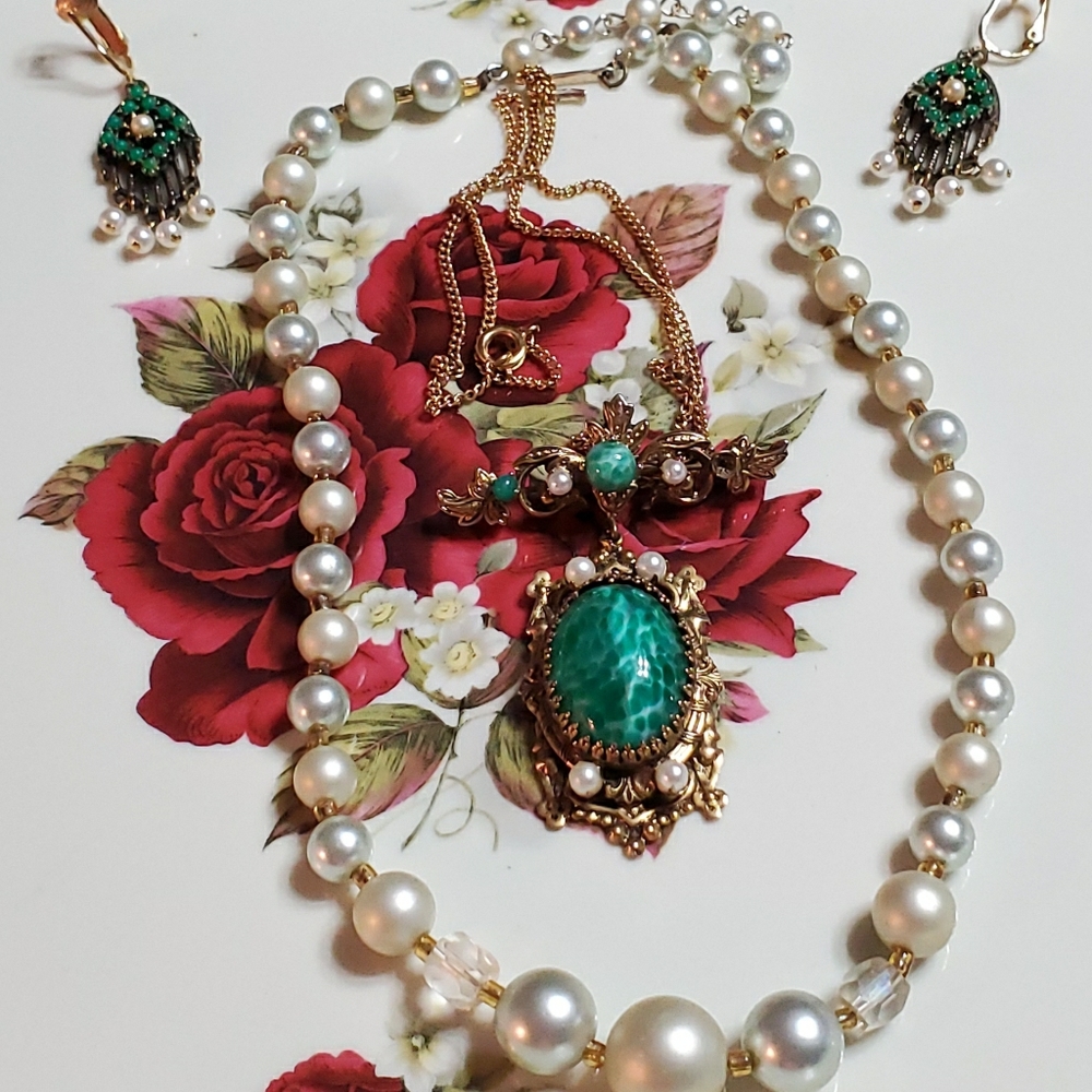 Green & Goldtone Sarah Coventry Jewelry Set